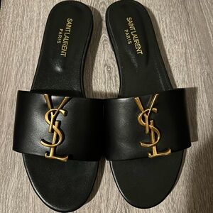 -YSL Yves Saint Laurent Cassandra Black Leather Slide Sandals
-Size 39/8.5